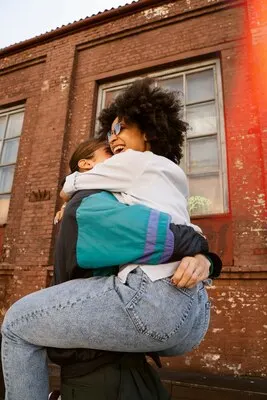 Side view smiley friends hugging