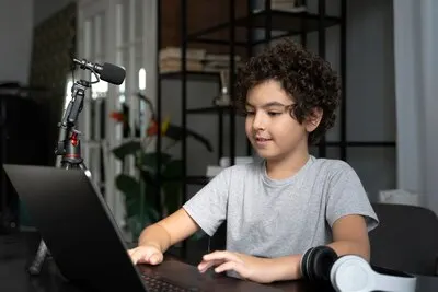 Young kid streaming online